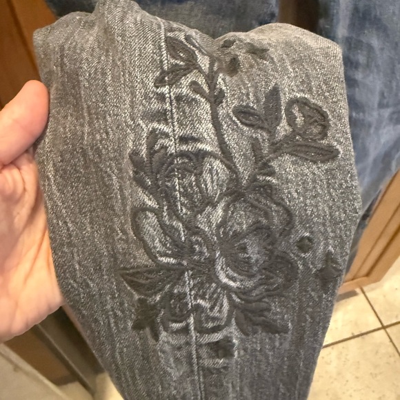 Johnny Was Maureen Boyfriend Jeans - Picture 5 of 9